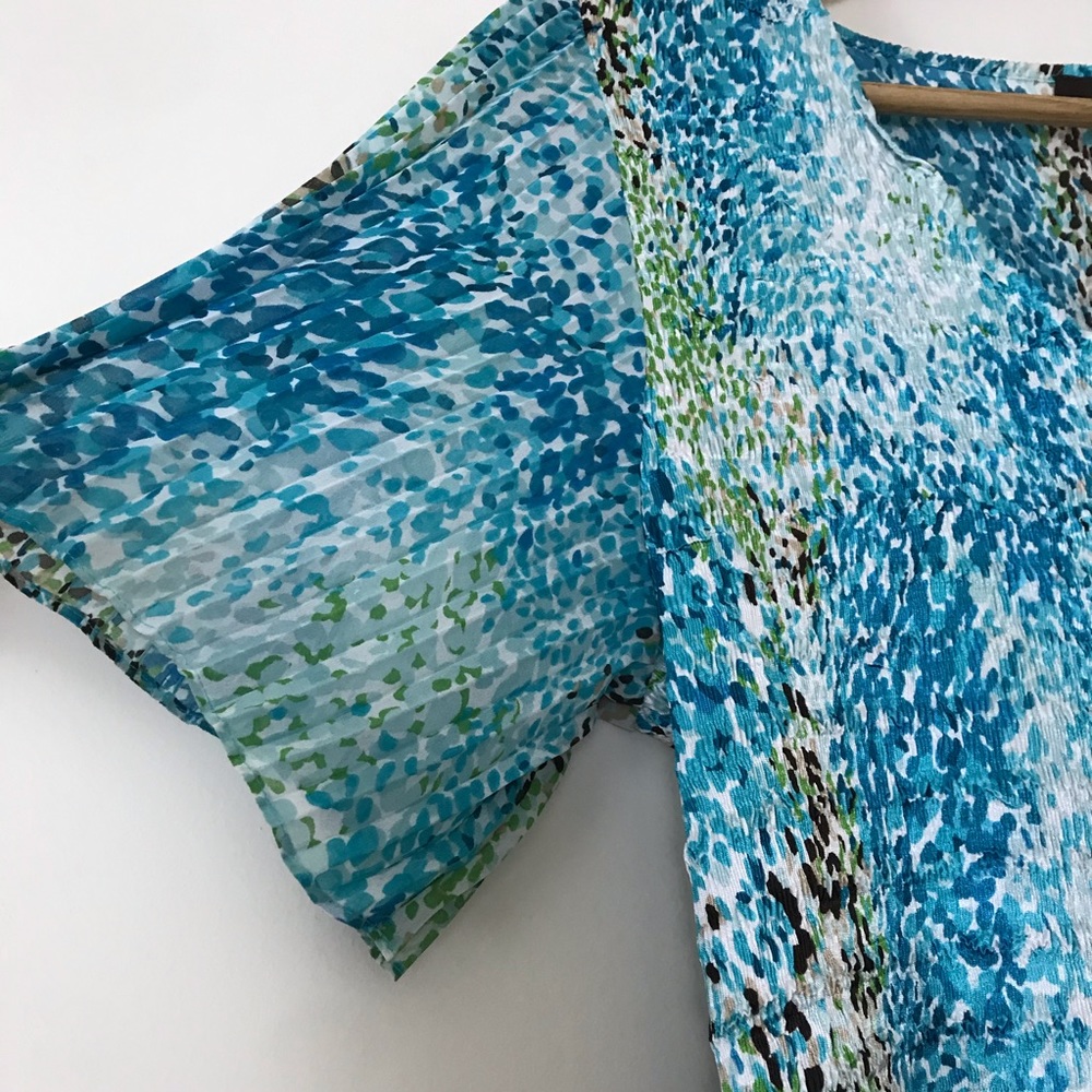 Belissimo • Crinkle Pleated Watercolor Dots Top - Picture 2 of 9